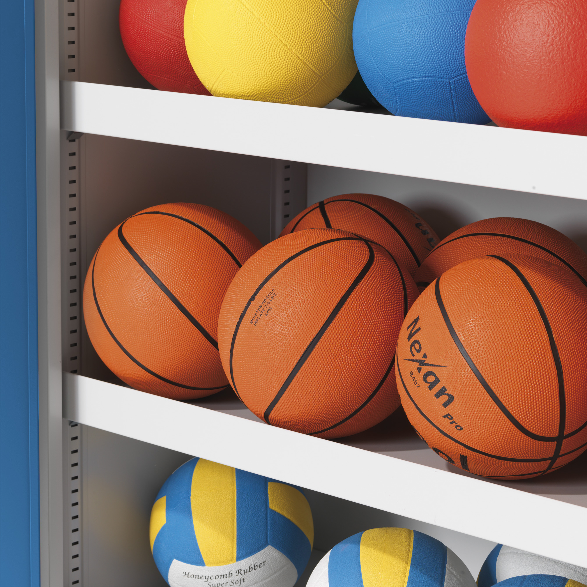 Ballschrank Typ 3 mit Vollblech Flügeltüren, Klein