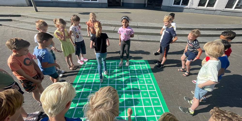 Kinderen op OBS Brandevoort aan de slag met Leer-Bewegend matten