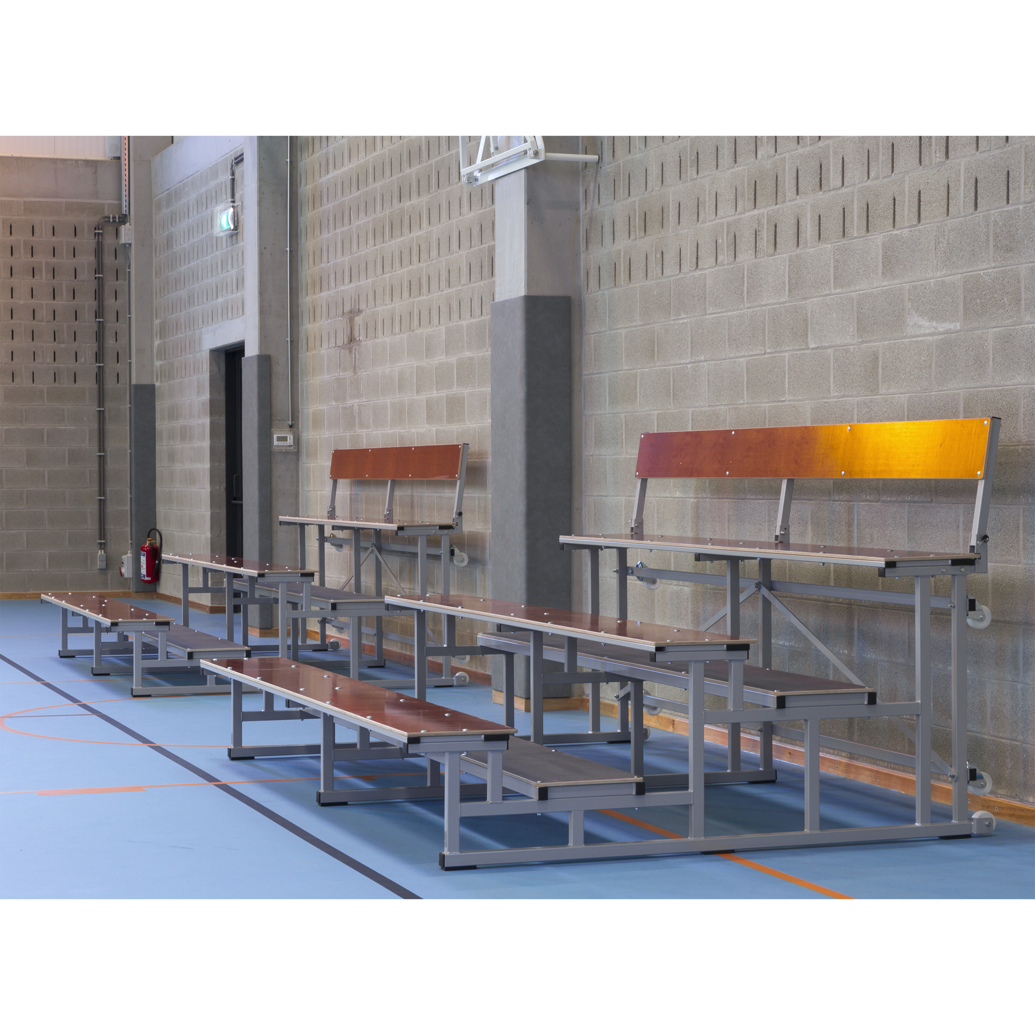 Mobile Tribüne mit Sitzbänken Mobile Tribüne mit Sitzbänken