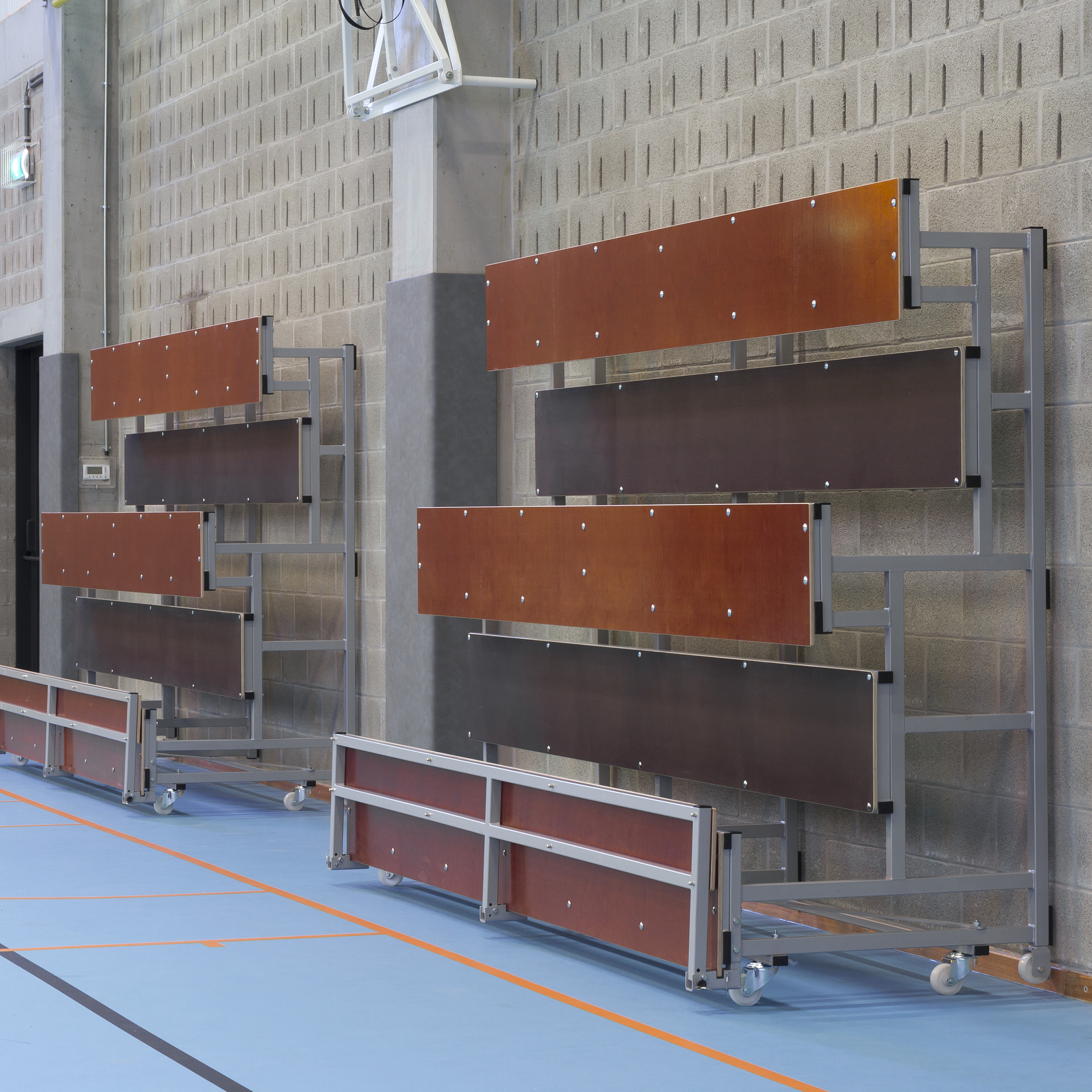 Tilting stands for about 18 people