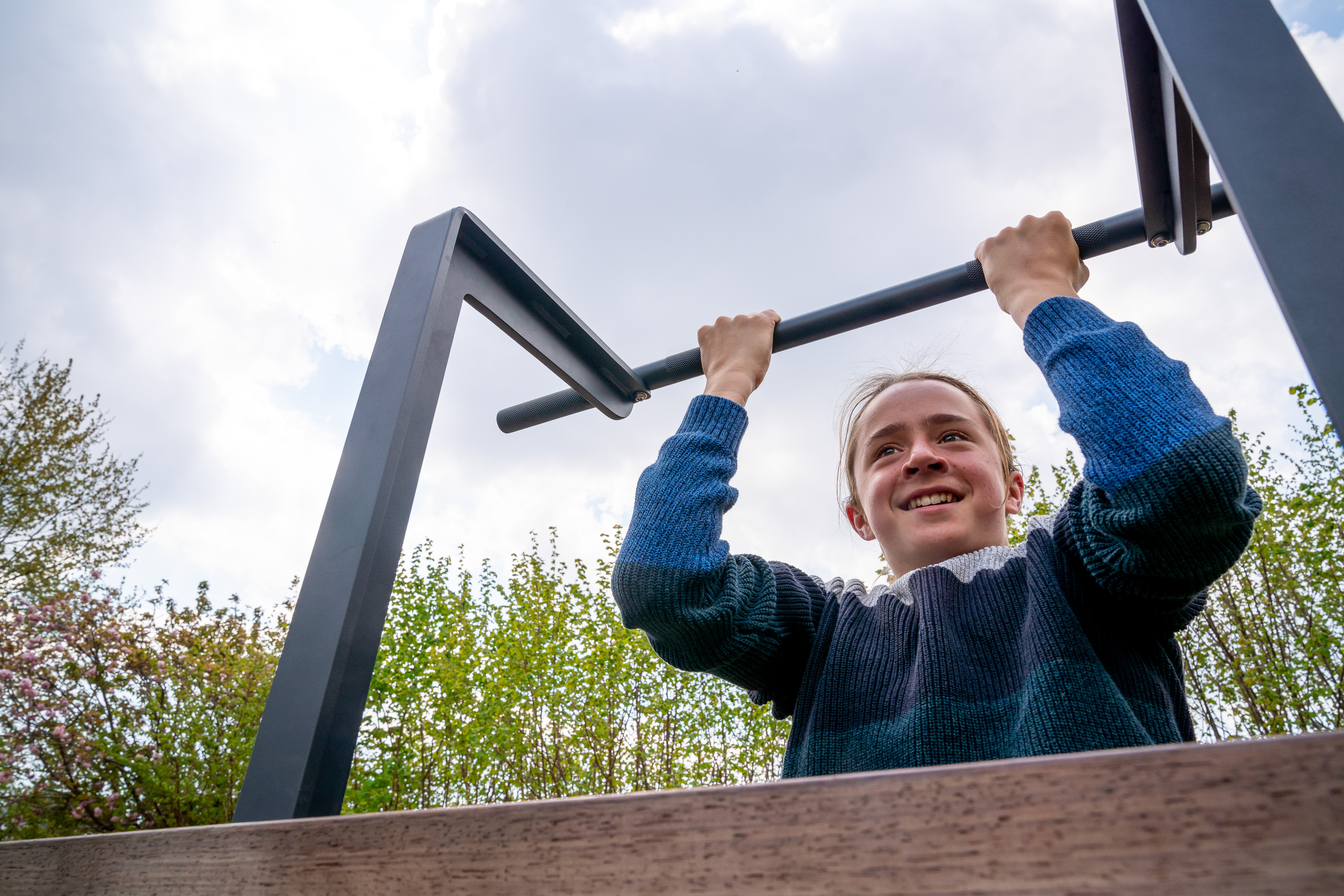 Kind op een beweegbank van IPitup IPitup beweegbank kind