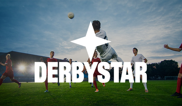 Derbystar Fußballspieler während des Spiels
