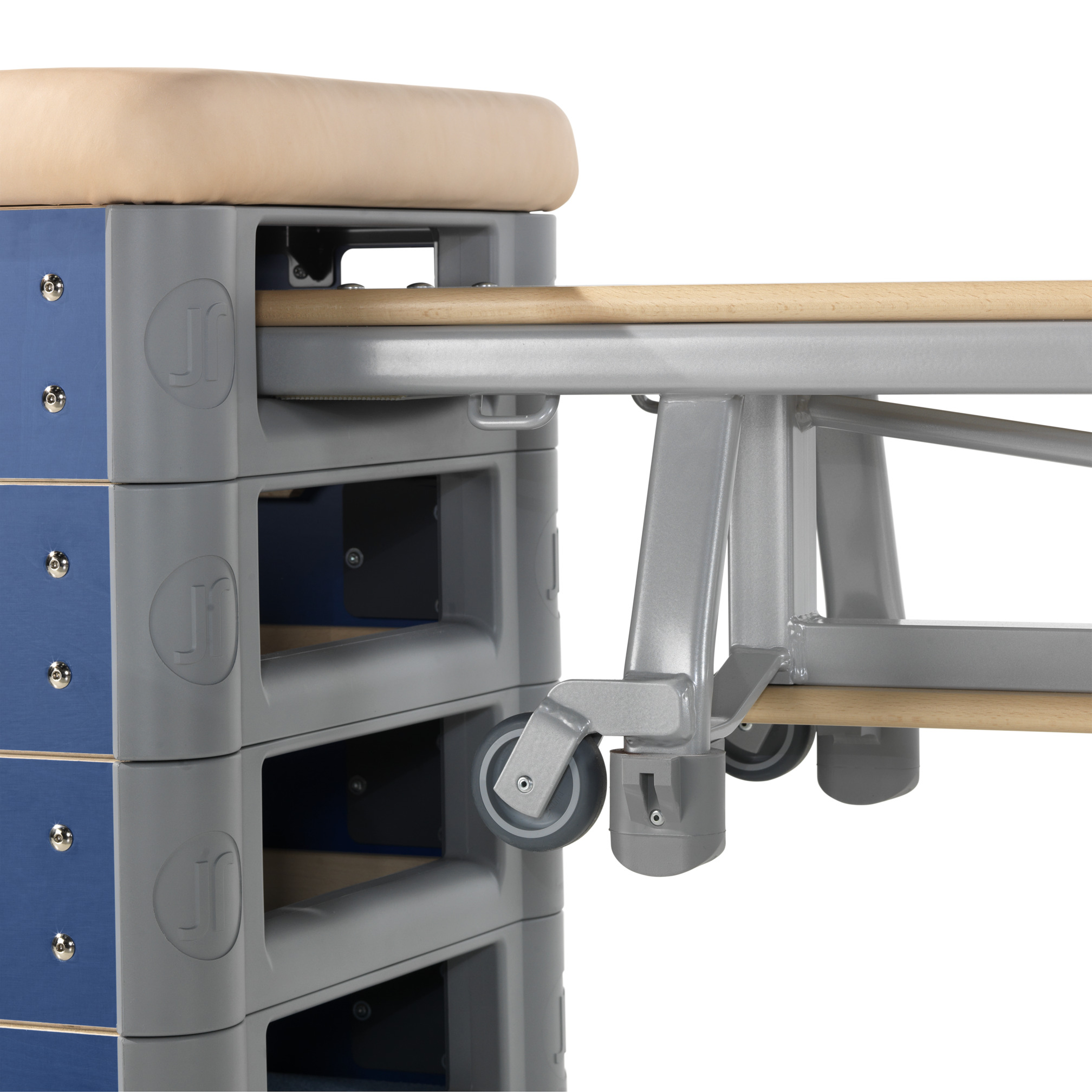 Vaulting Box® with lateral openings in intermediate section